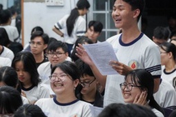 Không khí đặc biệt trong lớp luyện thi miễn phí ở TPHCM