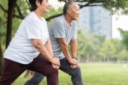 Về già cô đơn hay hạnh phúc không liên quan đến tiền, mà nằm ở điều này