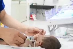 Phát hiện bé sơ sinh mang nhóm máu cực hiếm, bác sĩ xoay chuyển tình thế trong đêm