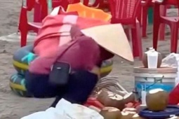 Xử lý nghiêm người phụ nữ gom nước dừa thừa bán cho khách tại biển Thịnh Long