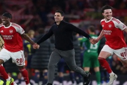 Arsenal lên kế hoạch diễu hành rước cúp, trận thắng Atletico bị tố  " có mùi " 