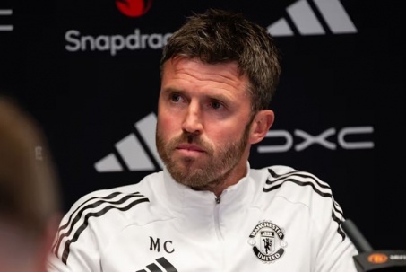 Carrick nói về tương lai ở MU, lên tiếng chỉ trích Man City