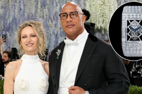 Dwayne Johnson gây 'choáng' với đồng hồ nạm kim cương 3,3 triệu USD