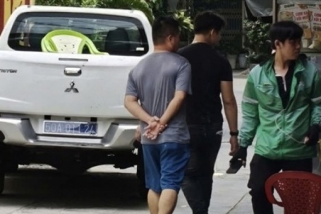 Truy bắt nhanh kẻ ném chai xăng phóng hoả và đâm người bị thương