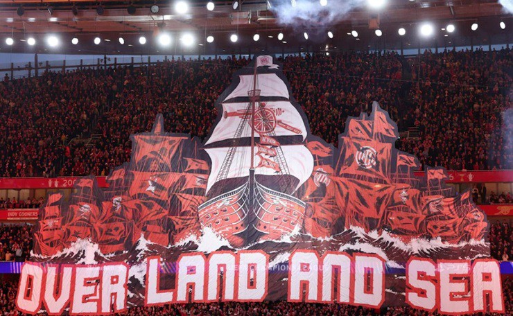Sau những lần bị chỉ trích vì công tác cổ động trước đây, Arsenal đã trình làng tấm biểu ngữ&nbsp;khổng lồ ấn tượng