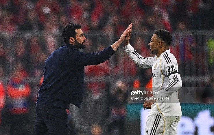 Sáu ngôi sao “tẩy chay” Arbeloa
