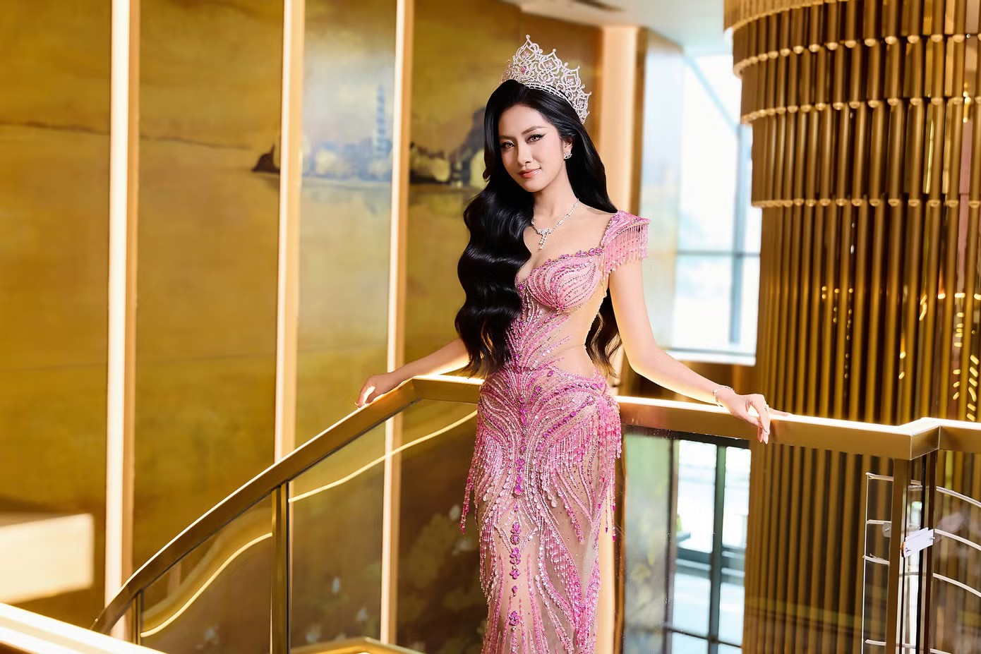 Hoa hậu Hà Trúc Linh, Á hậu Vân Nhi trước khi kết thúc nhiệm kỳ - 3