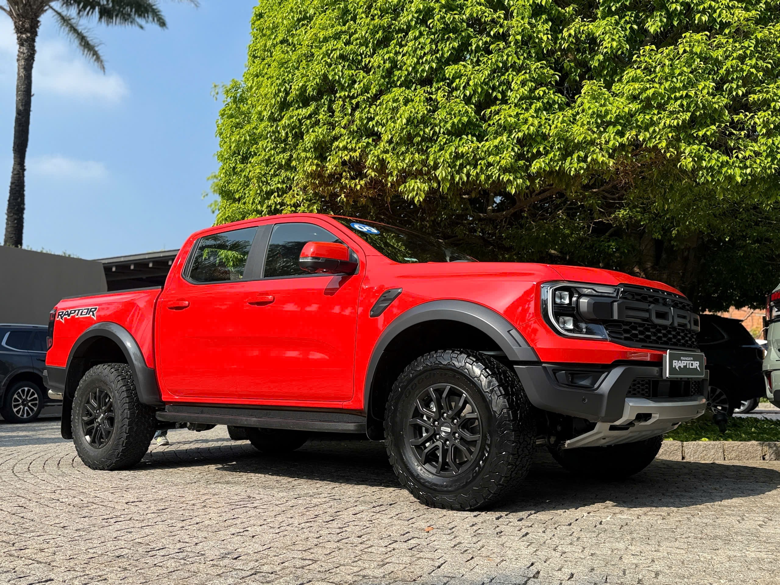 Ford Ranger Raptor V6 mới ra mắt, giá 1,44 tỷ đồng - 2