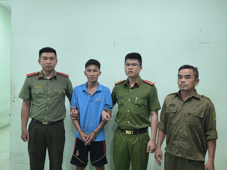 Tạm giữ gã cha dượng bạo hành dã man con riêng của vợ ở phường Dĩ An - 1