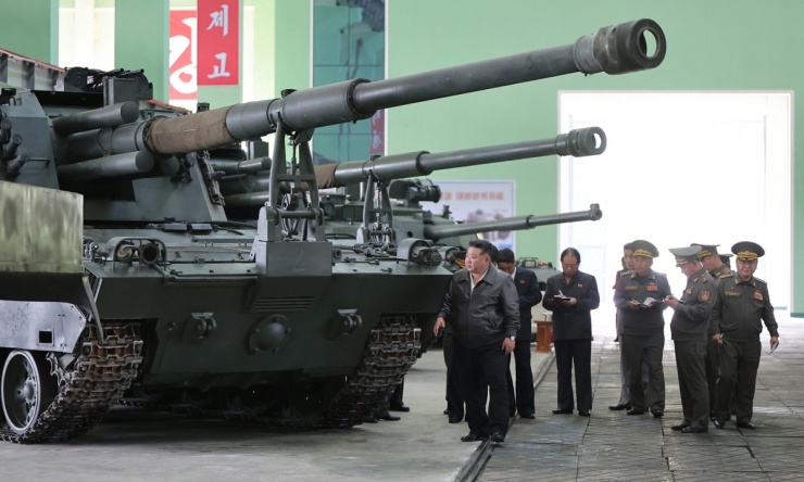 Ông Kim Jong-un thị sát dàn pháo tự hành có thể uy hiếp Seoul - 7