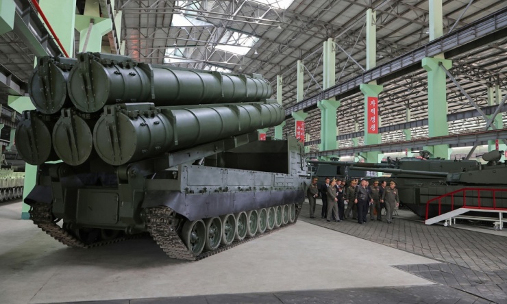 Ông Kim Jong-un thị sát dàn pháo tự hành có thể uy hiếp Seoul - 6