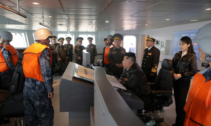 Ông Kim Jong-un thị sát dàn pháo tự hành có thể uy hiếp Seoul - 11