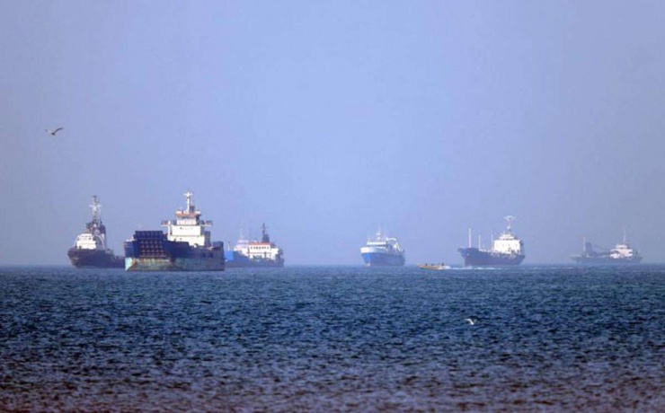 Iran nã tên lửa tấn công 3 tàu khu trục Mỹ ở eo biển Hormuz khiến hạm đội phải tháo chạy vội về hướng Vịnh Oman - 1