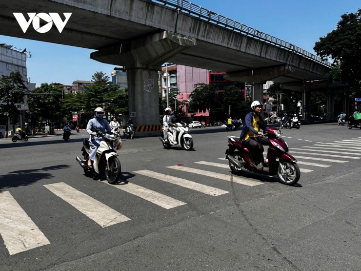 Vùng phát thải thấp không phải là "xóa sổ" xe máy xăng trong khu vực nội thành trong tương lai, mà chỉ nhắm vào việc loại bỏ những chiếc xe đã quá cũ nát, xả khói đen mịt mù và không đạt chuẩn khí thải tối thiểu.