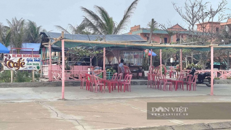 Quán nước dừa tươi của gia đình ông Tuấn. Ảnh: Vũ Thượng
