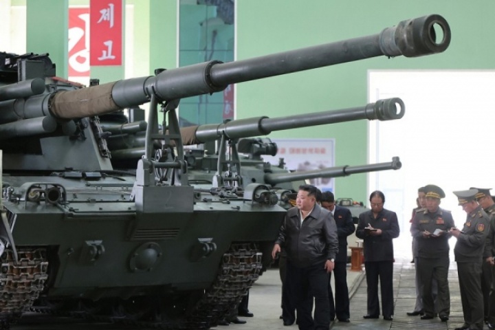 Ông Kim Jong-un thị sát dàn pháo tự hành có thể uy hiếp Seoul