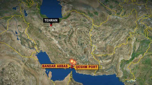 Mỹ không kích Iran, Iran phóng lưới lửa vào tàu Mỹ ở eo biển Hormuz - 1