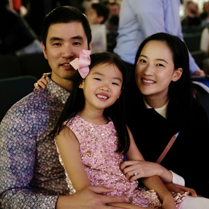 Hye Park và chồng cùng con gái đầu lòng. Ảnh: Nate