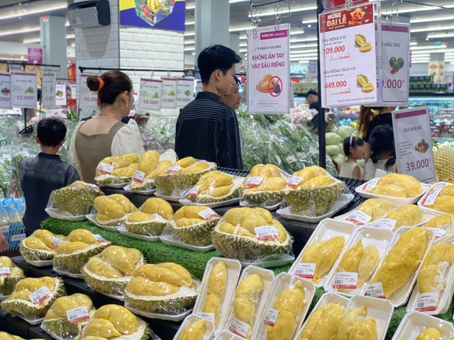 Trên thị trường bày bán nhiều loại sầu với đủ các mức giá khác nhau.