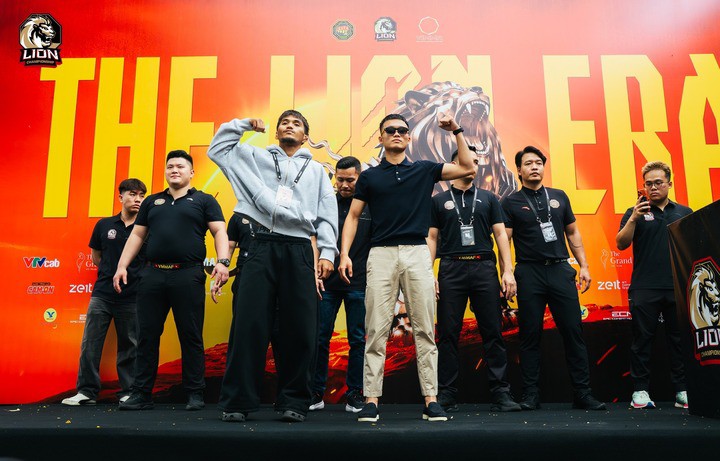 Á quân SEA Games Đỗ Huy Hoàng (phải) đối đầu cao thủ Philippines John Dave Almanza.
