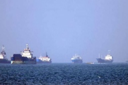 Iran nã tên lửa tấn công 3 tàu khu trục Mỹ ở eo biển Hormuz khiến hạm đội phải tháo chạy vội về hướng Vịnh Oman