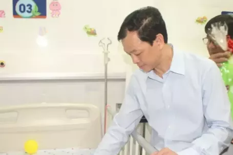 Diễn biến mới về sức khỏe bé trai 2 tuổi bị mẹ và nhân tình bạo hành ở TPHCM