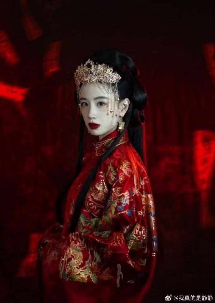 Tạo hình phim kinh dị của Lý Mộng.