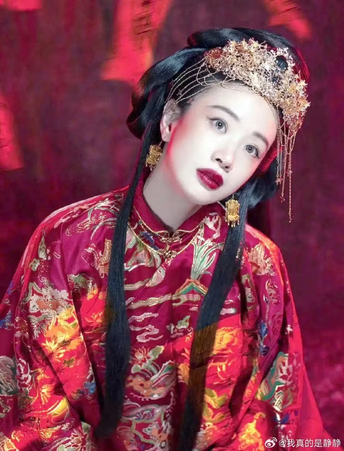 Tạo hình phim kinh dị của Lý Mộng.