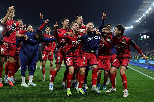 Bộ sưu tập danh hiệu của Rayo Vallecano chỉ có chức vô địch ở các giải hạng 2 &amp; hạng 3 TBN, nay họ đang có cơ hội đoạt một danh hiệu châu lục