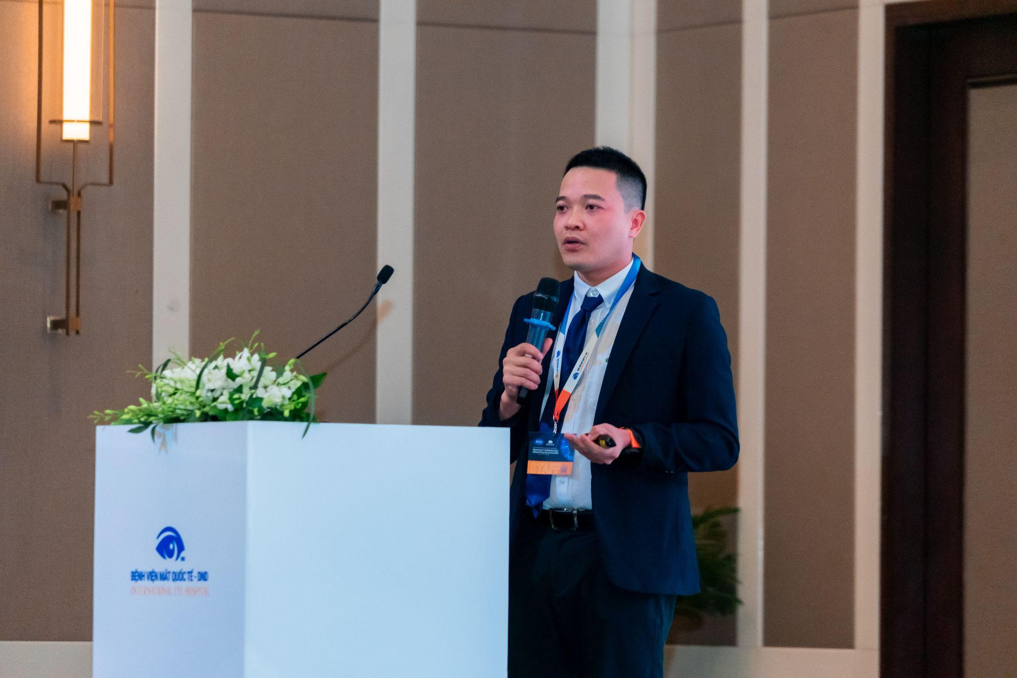 Bác sĩ Bùi Quang Tuấn – GĐ BV Mắt Quốc tế DND Sài Gòn đang trình bày bài báo cáo