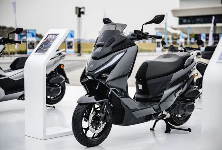 Tân binh” xe ga 150cc lộ diện với loạt trang bị đáng gờm - 1