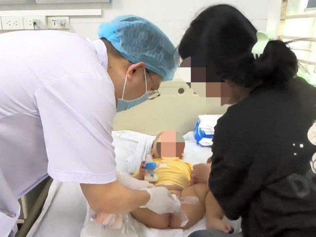Bé trai bất ngờ phát hiện ung thư hiếm gặp: Trẻ có dấu hiệu này, phụ huynh tuyệt đối không chủ quan