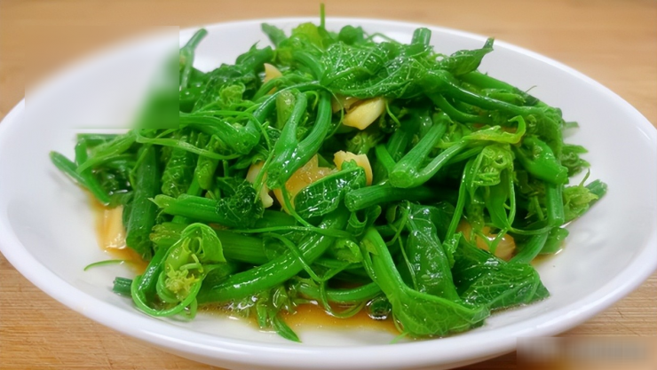 Loại rau dân dã nổi nhất đầu hè, xanh non, giòn ngọt còn giúp chống viêm, bảo vệ tim mạch và làm chậm lão hóa - 5