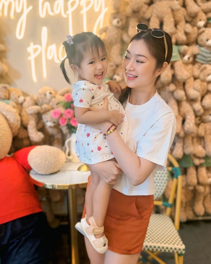 Ảnh sao 9/5: Con trai Ưng Hoàng Phúc cao hơn bố gần một cái đầu - 6