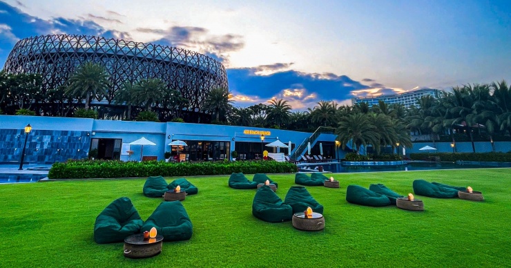 Khu ngoài trời của Axi Plaza. Ảnh: Axi