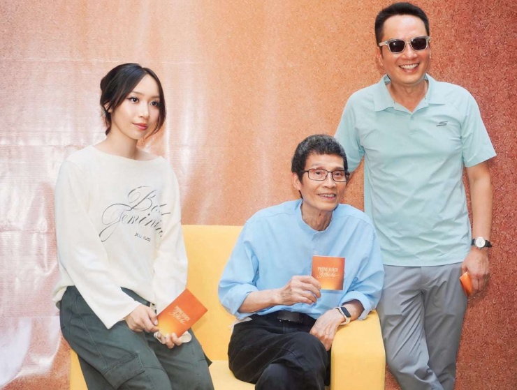 3 thế hệ gia đình nhạc sĩ Trương Ngọc Ninh - Trương Anh Quân - Trương Mỹ Anh tại buổi ra mắt dự án "Phòng khách 3 thế hệ". Ảnh: HAA