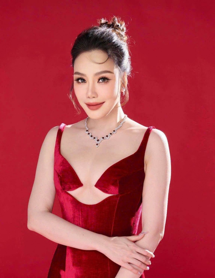 Hồ Quỳnh Hương bất ngờ tái xuất sau thời gian dài vắng bóng - 1