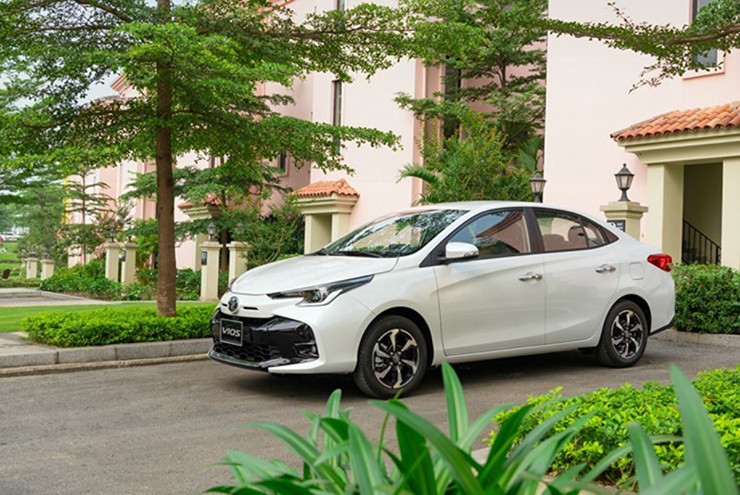 Toyota Vios tiếp tục giữ vững ngôi vương.