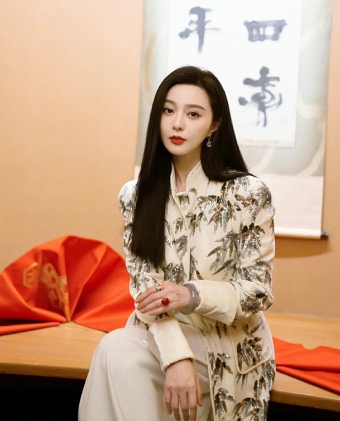Bộ sưu tập trang sức ngọc 'con cưng' của Phạm Băng Băng - 6