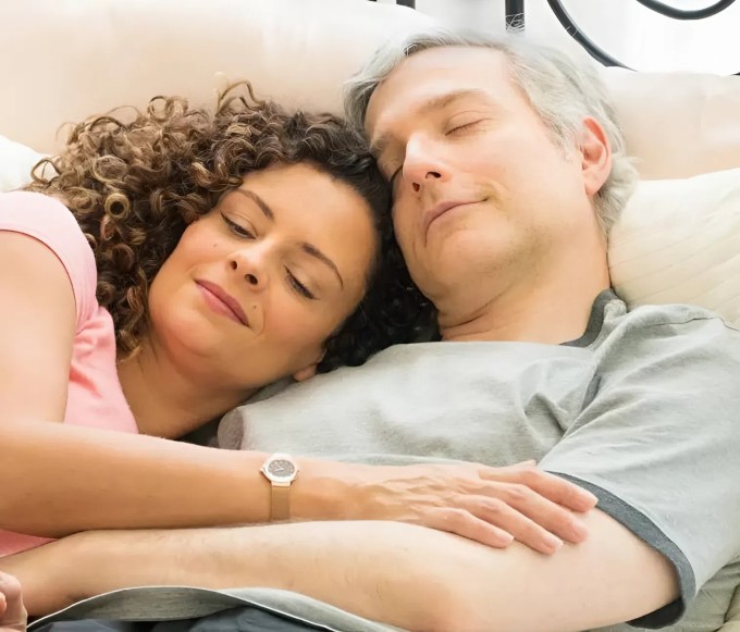 Ella Love khi làm nghề cung cấp dịch vụ ôm chuyên nghiệp. Ảnh: SWNS