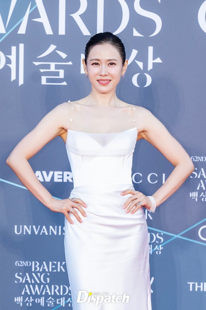 Mỹ nhân, tài tử trên thảm đỏ Baeksang - 1