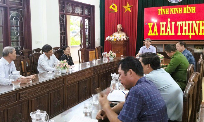 Cơ quan chức năng xã Hải Thịnh làm việc với người bán nước giải khát có hành vi gây phản cảm