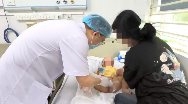Bé trai bất ngờ phát hiện ung thư hiếm gặp: Trẻ có dấu hiệu này, phụ huynh tuyệt đối không chủ quan - 1
