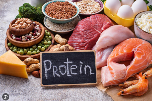 Dù chán ăn, người bệnh vẫn cần đảm bảo hấp thụ đủ năng lượng và protein để duy trì cơ bắp và ngăn ngừa suy dinh dưỡng.