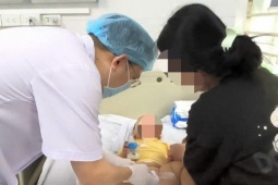 Bé trai bất ngờ phát hiện ung thư hiếm gặp: Trẻ có dấu hiệu này, phụ huynh tuyệt đối không chủ quan