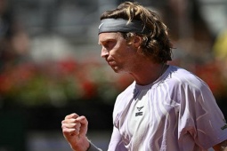 Tennis đỉnh cao Rome Open: Rublev thắng nhàn, Medvedev đi tiếp vì đối thủ bỏ cuộc