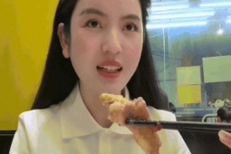 Chu Thanh Huyền 'liều mình' ăn thử lẩu gà sầu riêng đặc sản Quảng Châu