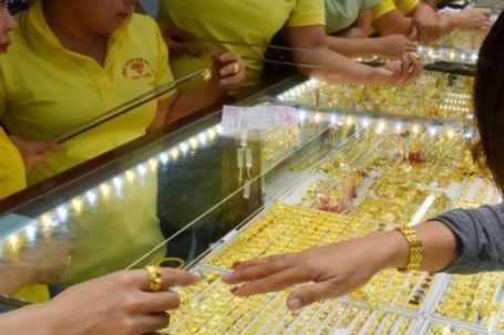 Giá vàng hôm nay 9-5: Tiếp tục sụt giảm