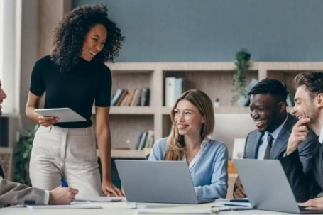 Giảng viên Stanford nêu 5 kỹ năng cần trau dồi để không bị AI thay thế