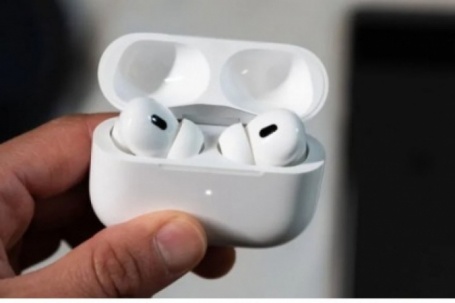 Apple tiến gần tới tai nghe AirPods làm “thay đổi thế giới”